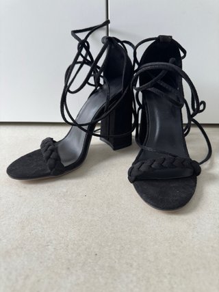 Sandalias tacón negras con cordones T.35