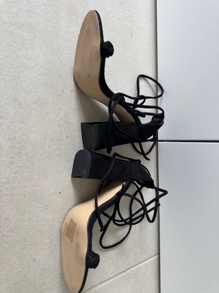 Sandalias tacón negras con cordones T.35