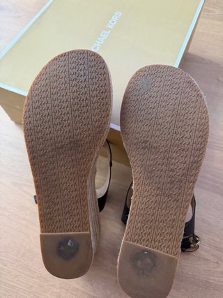 Sandalias Michael Kors Negras y Doradas