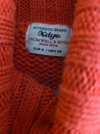 Jersey rojo cuello alto