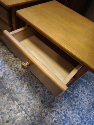 Mesitas de noche de madera perfecto estado