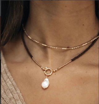 Set di collane con perle e minerali