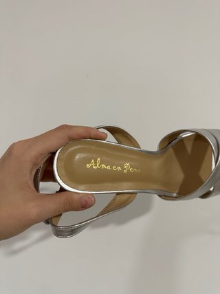 Sandalias tacon piel plateadas 41 Alma en pena