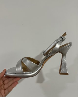 Sandalias tacon piel plateadas 41 Alma en pena