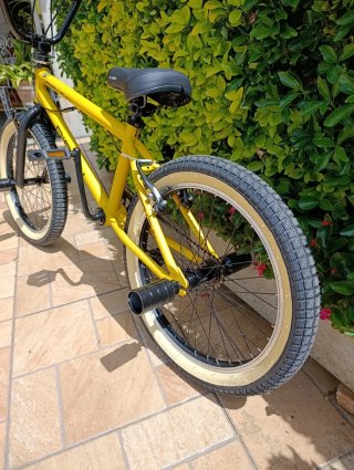 Bicicleta BMX Amarilla Dirty de 20 pulgadas