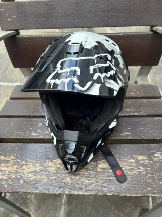 Casco de moto con diseño checker. Talla S. 55-56cm