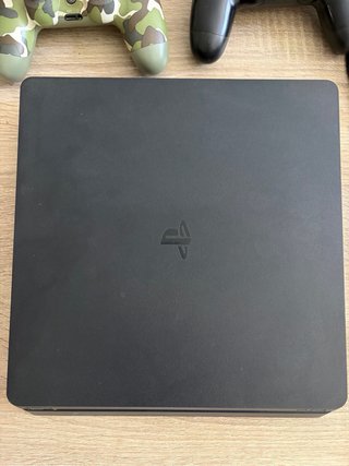 PS4 Slim Negra + 2 Mandos + Juegos