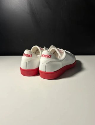 Zapatillas Rebeld de Piel Blancas con suela Roja