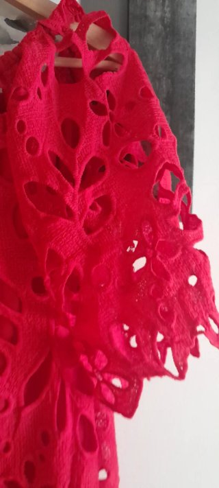 Vestido rojo calado