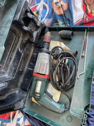 Taladro percutor Metabo SDS+ con maletín