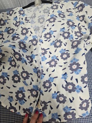 Blusa ASOS floral manga acampanada