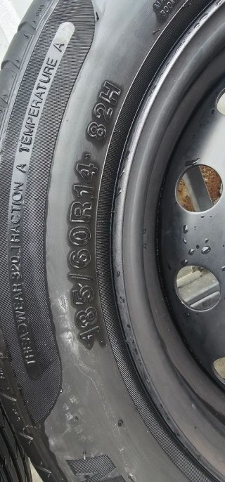 Neumáticos 185/60R14 con llantas 4 agujeros