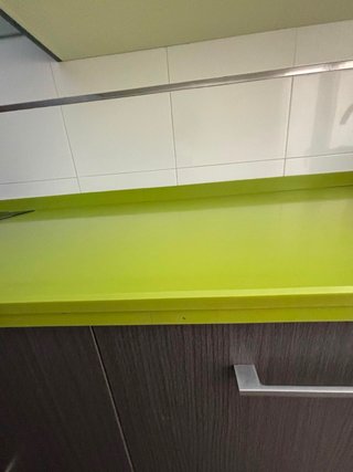 Puertas de mueble, encimera de cocina y fregadero