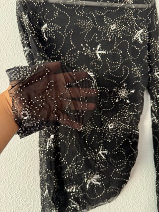 Camiseta Zara abalorios negra manga larga