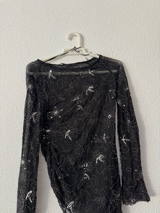Camiseta Zara abalorios negra manga larga