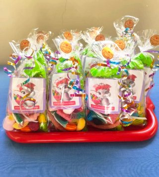 Bolsas, brochetas y detalles en chuches.