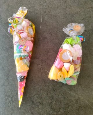 Bolsas, brochetas y detalles en chuches.