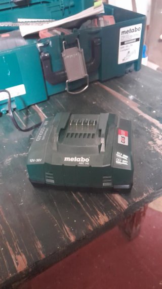 Sierra de sable Metabo 18V LiHD con cargador y bat