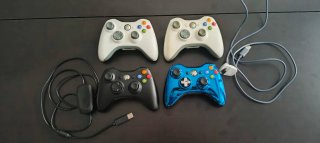 Mandos Xbox 360 (2 Blancos, 1 Negro, 1 Azul)