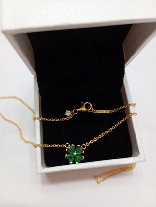 Collar dorado trébol esmeralda