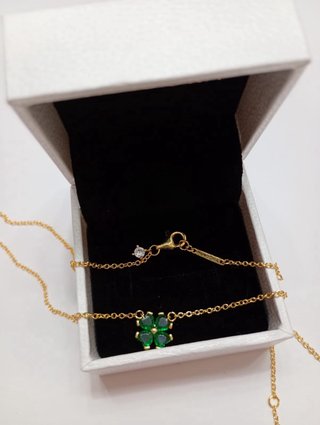 Collar dorado trébol esmeralda