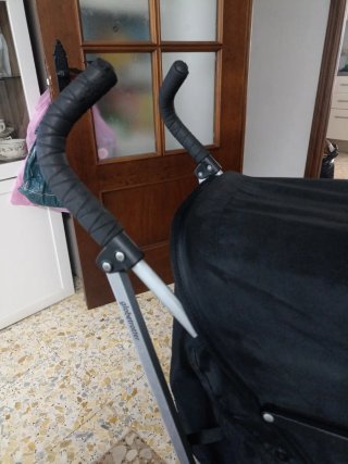 Carro de paseo Maclaren negro marca globetrotter