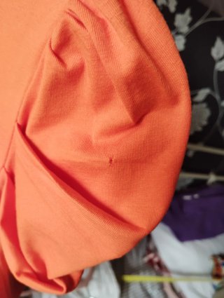 Camiseta Uterqüe naranja con escote