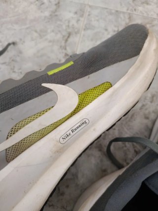 Nike Downshifter 13 gris y verde