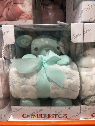 Muñeco y manta de bebé