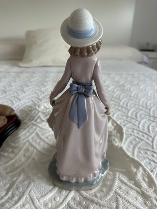 Figura Lladró Niña con Flores