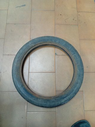 Neumático Pirelli 3.00-17 rayado