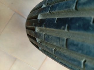 Neumático Pirelli 3.00-17 rayado