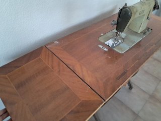 MAQUINA de COSER ALFA Vintage'90. MESA. COLECCION