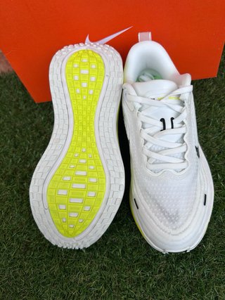 Nike Vomero Plus Run Blanco/Amarillo