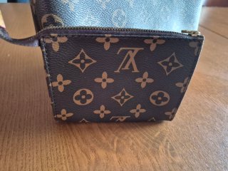 Borsa Louis Vuitton non originale con portamonete