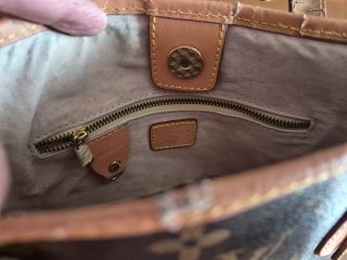 Borsa Louis Vuitton non originale con portamonete