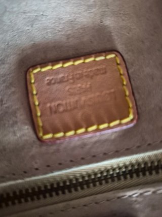 Borsa Louis Vuitton non originale con portamonete