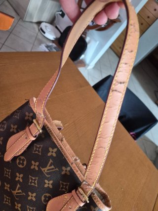 Borsa Louis Vuitton non originale con portamonete