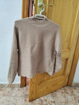 Jersey beige cuello alto