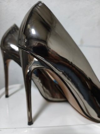 N43 Zapatos tacón alto punta color bronce