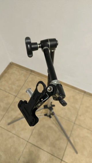 Trípode Manfrotto ajustable con brazo articulado