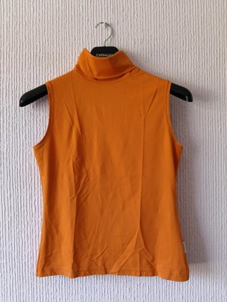 Camiseta sin mangas cuello cisne naranja