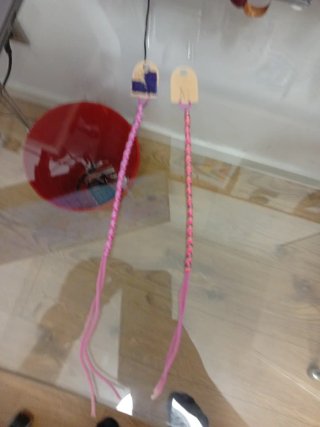 Due braccialetti fatti a mano