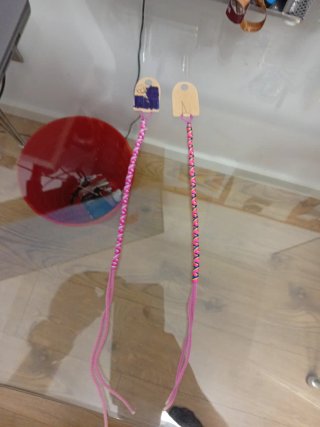 Due braccialetti fatti a mano