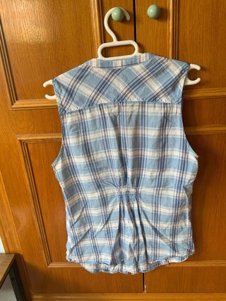 Blusa Bershka cuadros azul sin mangas Talla M