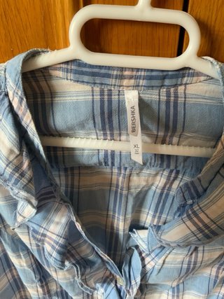 Blusa Bershka cuadros azul sin mangas Talla M