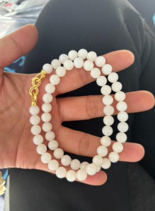 Elegante collar de jade blanco y oro