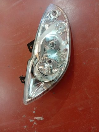 Faro Izquierdo Renault Máster 2014