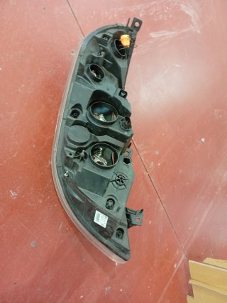Faro Izquierdo Renault Máster 2014