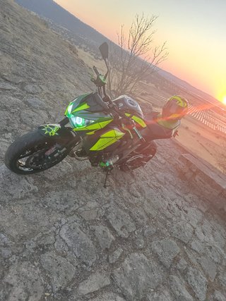 Kawasaki Z800 Naked Verde y Amarillo